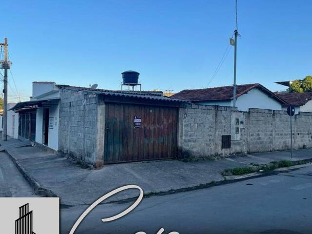 #806 - Casa para Venda em Santo Antônio do Monte - MG