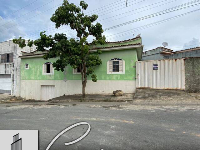 #1033 - Casa para Venda em Santo Antônio do Monte - MG