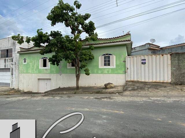 #1033 - Casa para Venda em Santo Antônio do Monte - MG