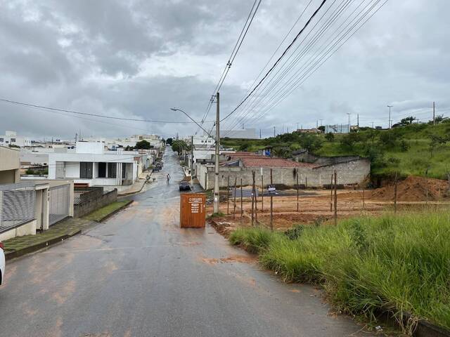 #1077 - Casa para Venda em Santo Antônio do Monte - MG