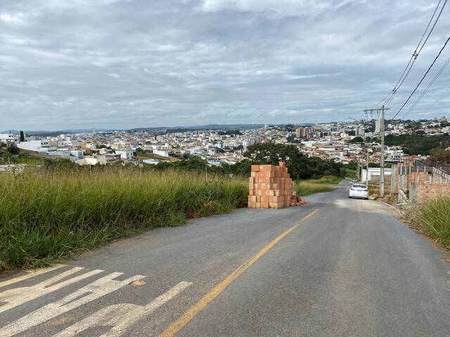 #1631 - Área para Venda em Santo Antônio do Monte - MG - 2