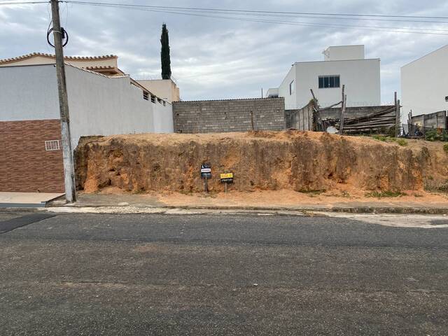 #1841 - Área para Venda em Santo Antônio do Monte - MG - 2