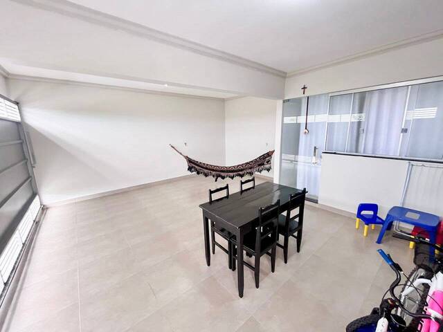 #2005 - Casa para Venda em Santo Antônio do Monte - MG