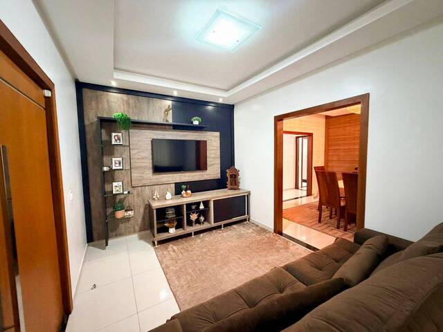 #2007 - Casa para Venda em Santo Antônio do Monte - MG