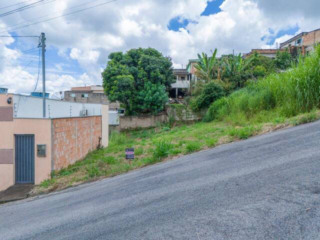 #2045 - Casa para Venda em Santo Antônio do Monte - MG - 2