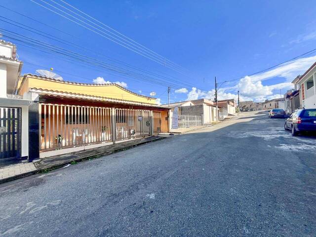#2056 - Casa para Venda em Santo Antônio do Monte - MG - 2